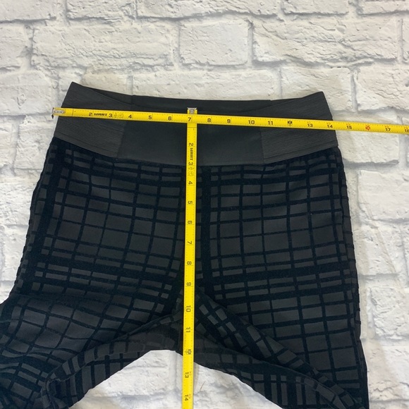 Maurice’s Textured Leggings Black Waist band Size Small Check design Stretchy - Picture 4 of 9